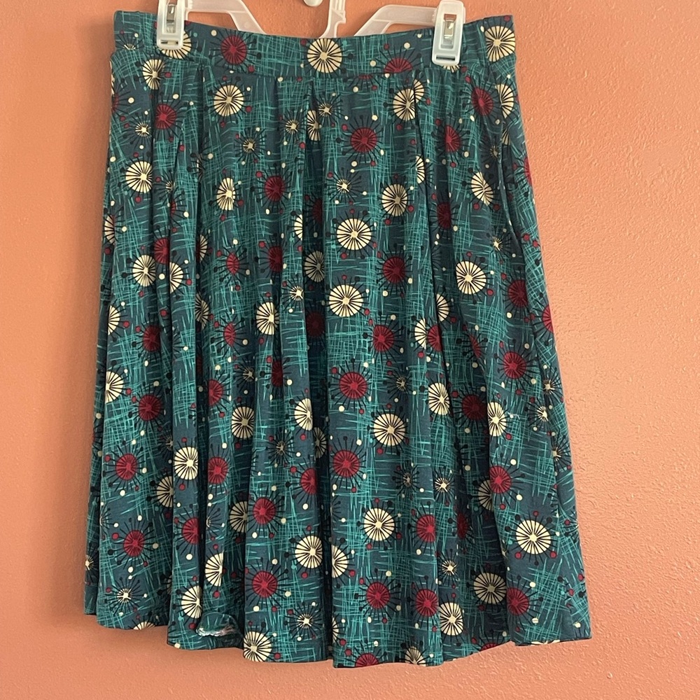 Knee Length Pattern Green Skirt Size L